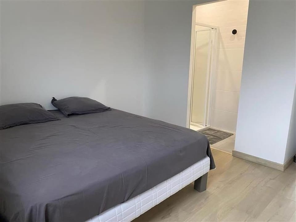 L'Élégant - 8pers - Piscine - Parking Sécurisé Villa in Pays de la Loire