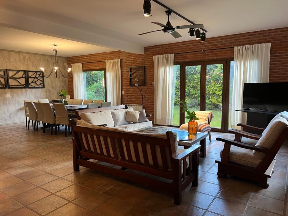 Casa para 16 personas en el corazon de Carilo House in Cariló