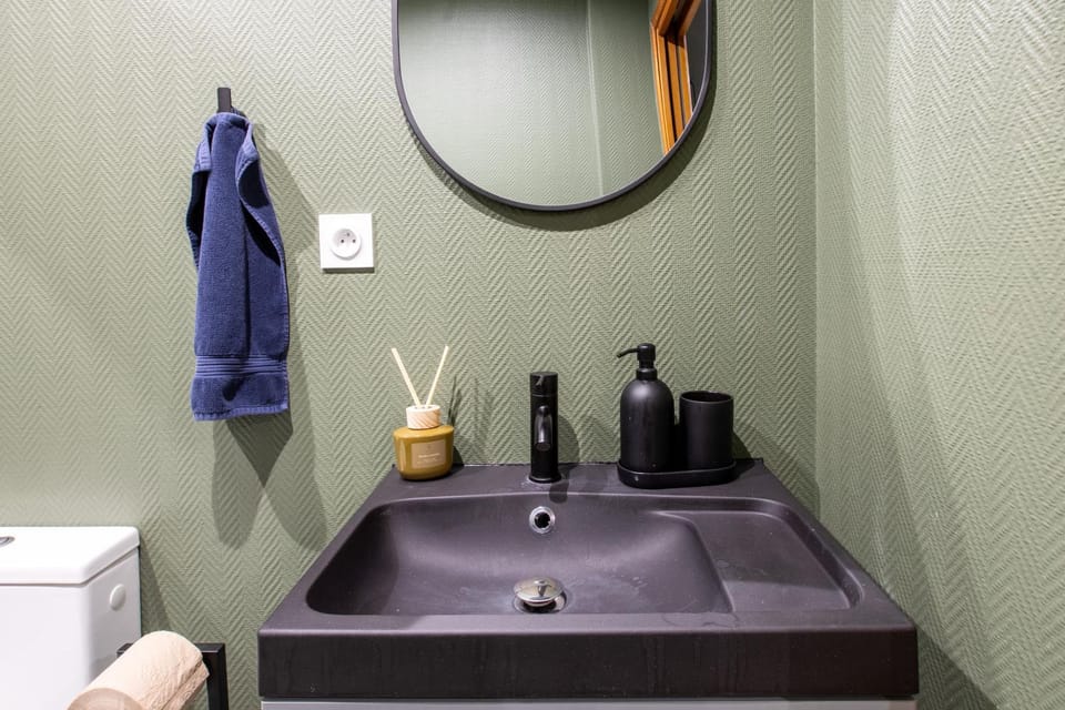 Bathroom, towels