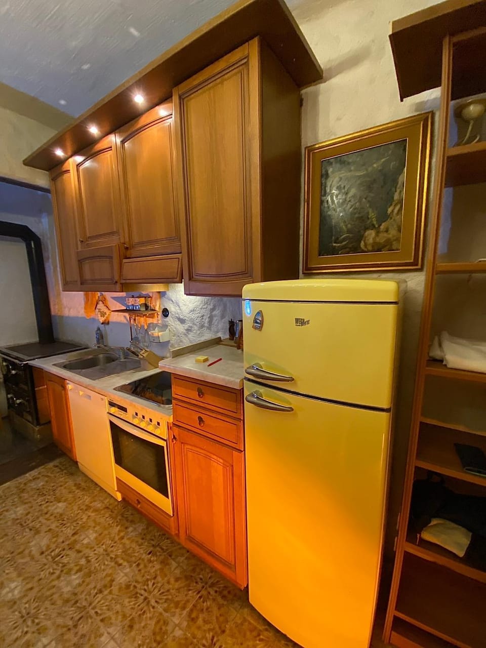 Kitchen or kitchenette, dishwasher