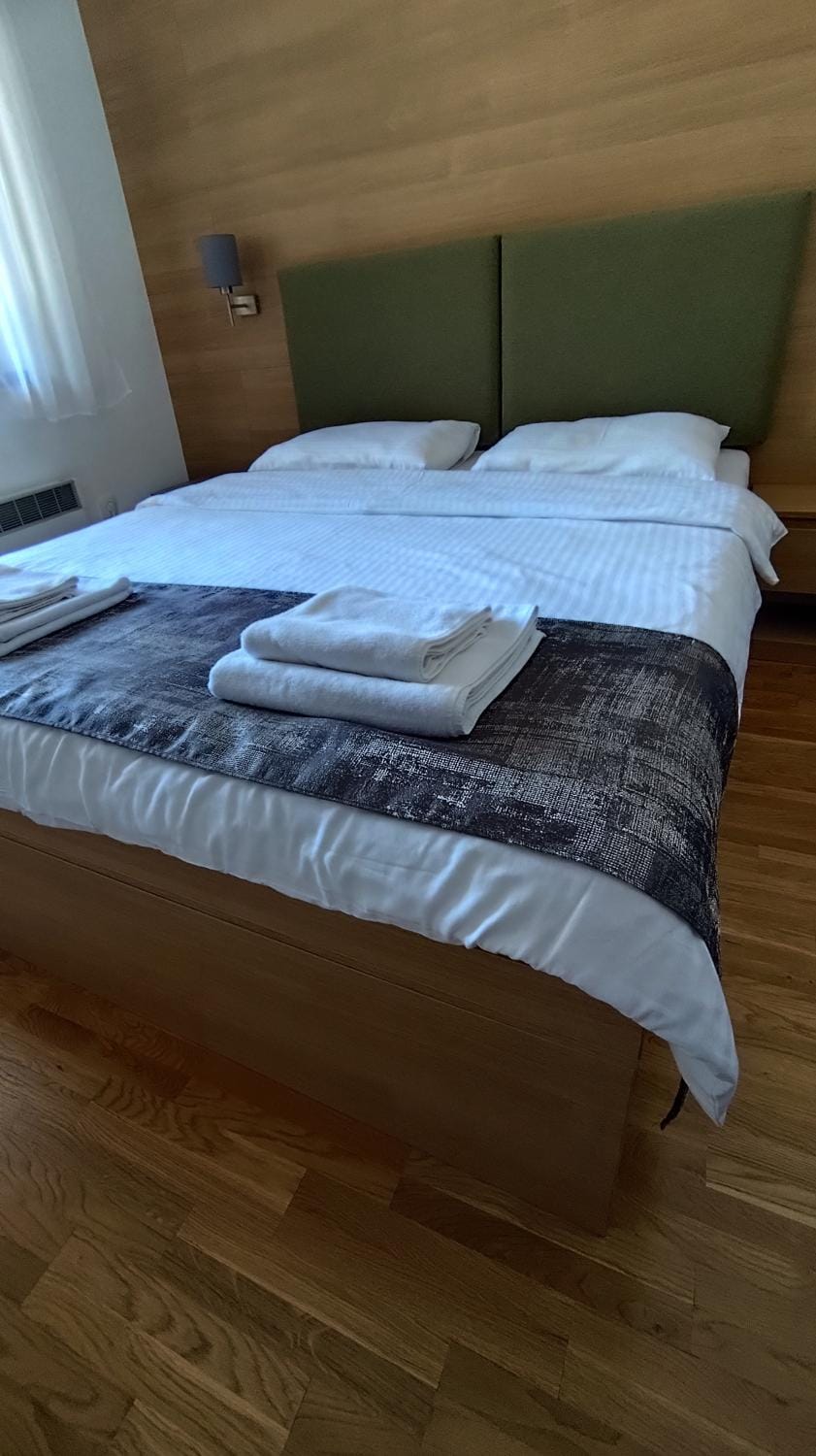 Bed, Photo of the whole room, Bedroom, towels