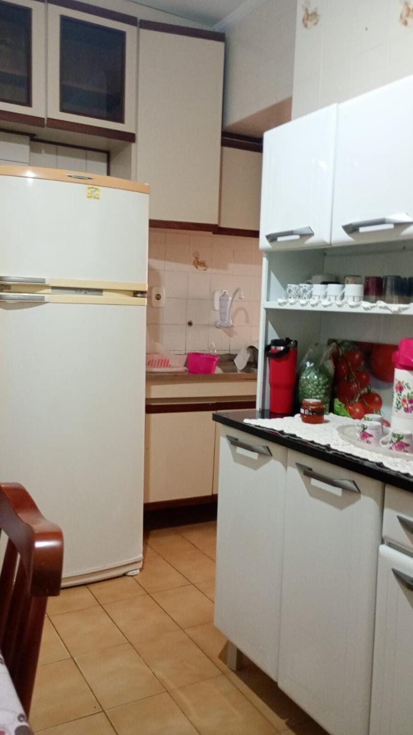 Apartamento completo a 4 quadras da praia da enseada Apartment in State of São Paulo