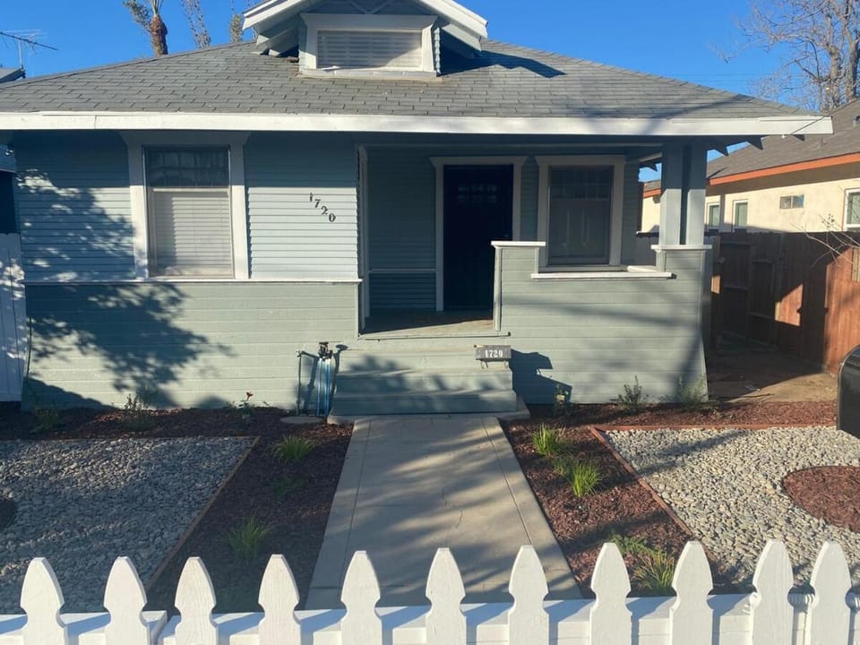 Classic California Bungalow Downtown Villa in Bakersfield