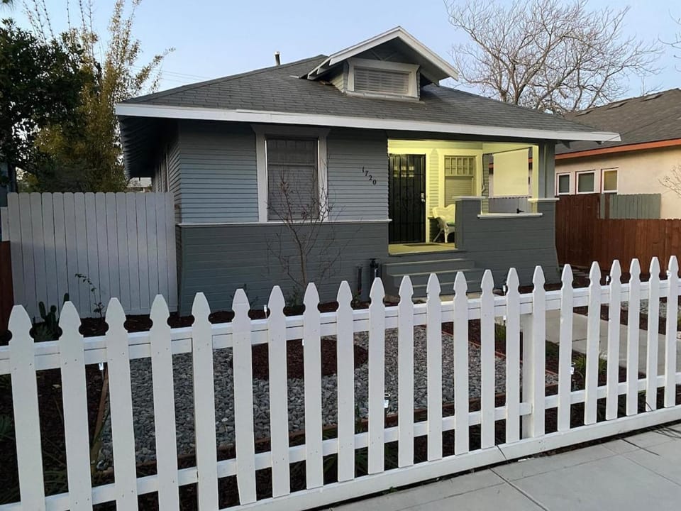 Classic California Bungalow Downtown Villa in Bakersfield