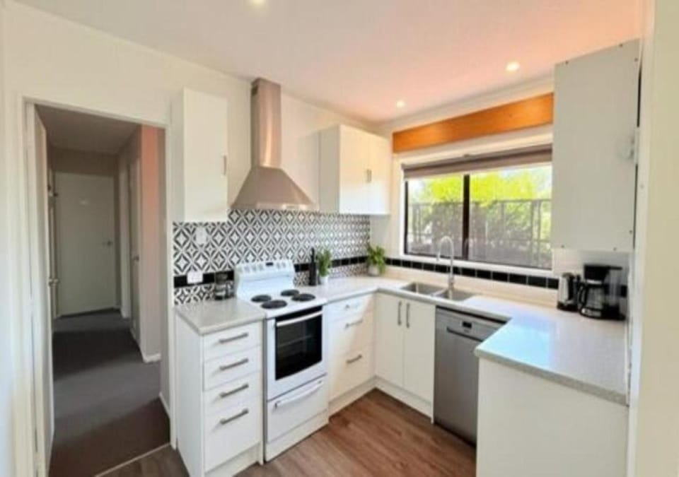 Kitchen or kitchenette, kitchen, kitchen