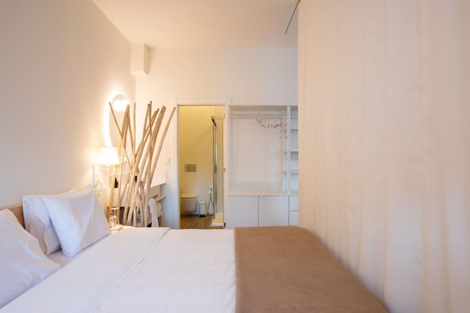 Shower, Bed, Bathroom, Bedroom, wardrobe