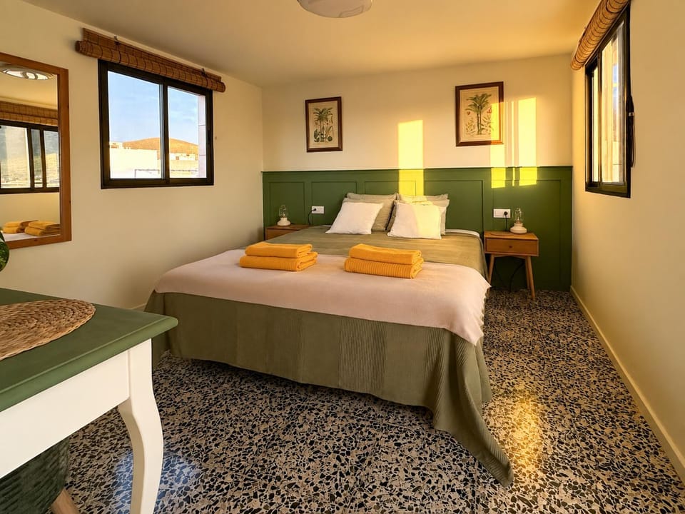 Bed, Bedroom, Sunset, towels