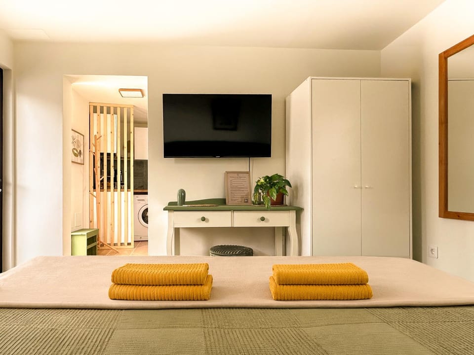 TV and multimedia, Bedroom, towels, wardrobe