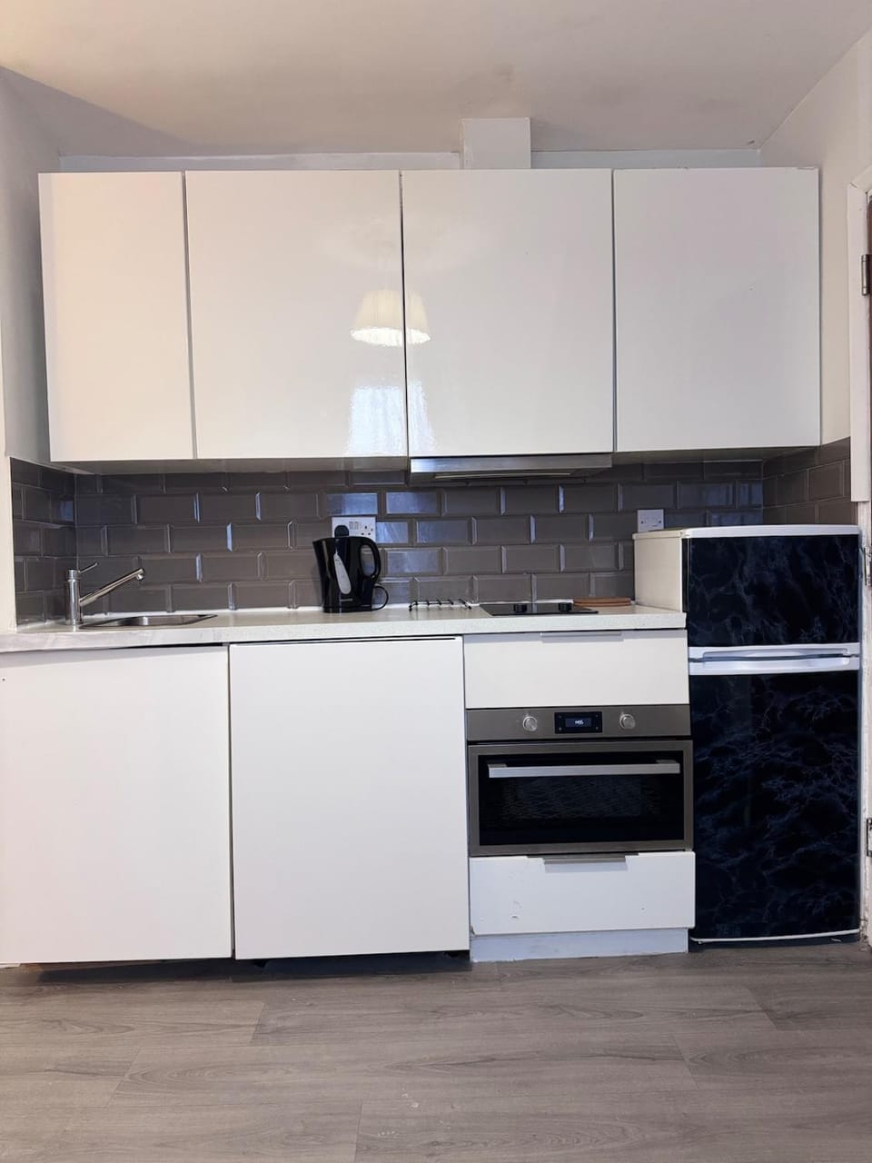Loft Studio with Private Ensuite Bathroom and Kitchenette Apartment in Luton