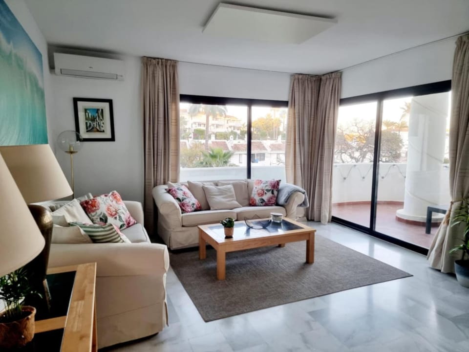 Living room, Seating area, air conditioner