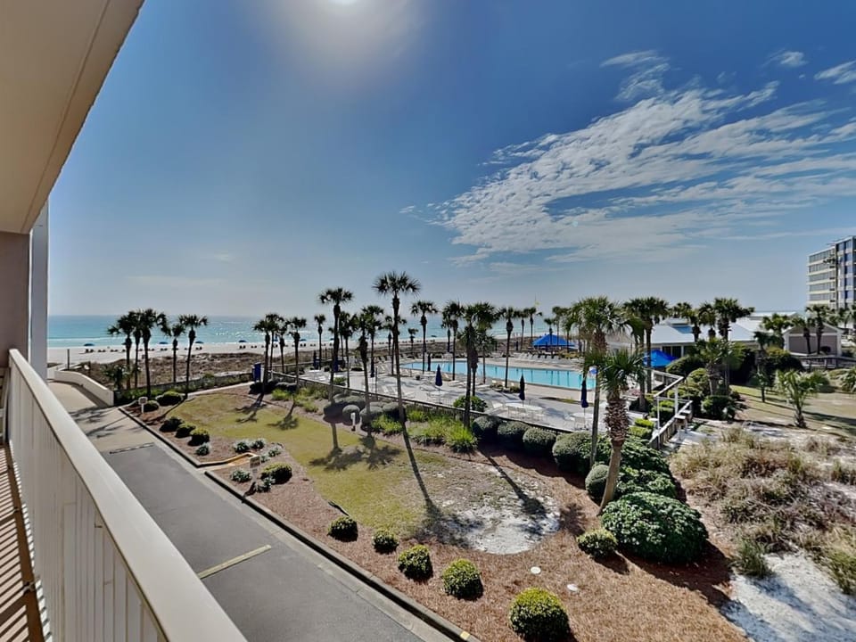View (from property/room), Balcony/Terrace, Beach, Pool view, Sea view, Swimming pool