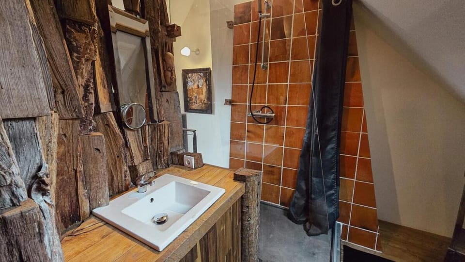 Echoes, Art House - Stay in Vassivière House in Nouvelle-Aquitaine