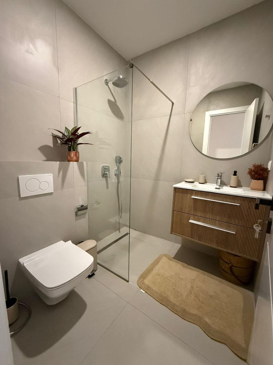 Shower, Toilet, Bathroom, towels