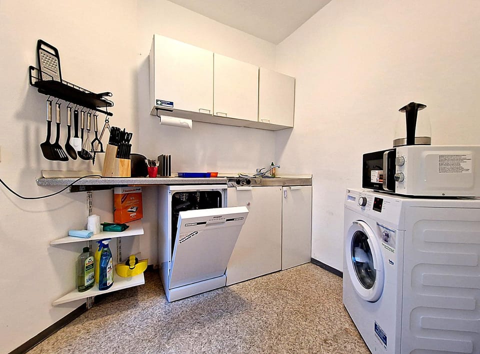 dishwasher, microwave, washing machine, kitchen