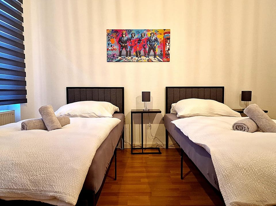 Bed, Photo of the whole room, towels
