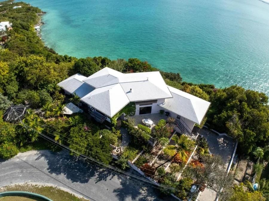 Russell Island Beachfront Style Home House in North Eleuthera