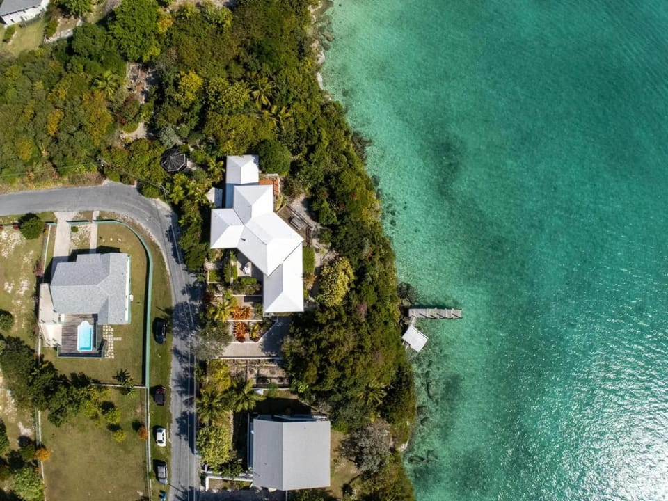 Russell Island Beachfront Style Home House in North Eleuthera