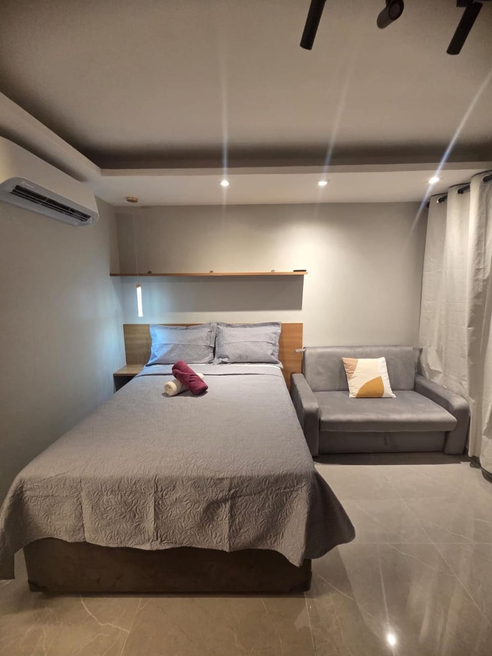 Bed, Photo of the whole room, Bedroom, towels