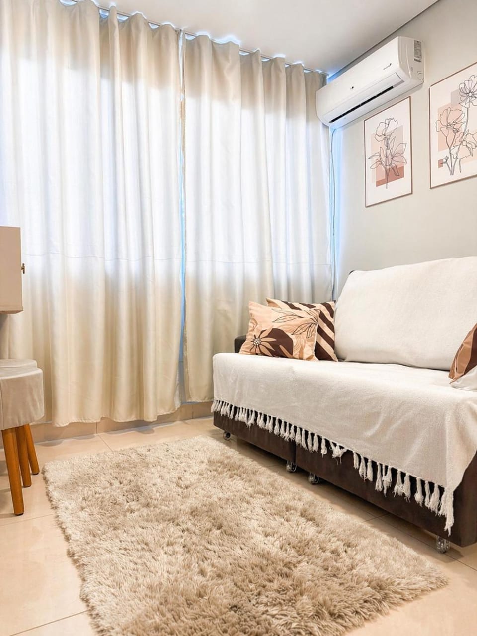 Living room, air conditioner