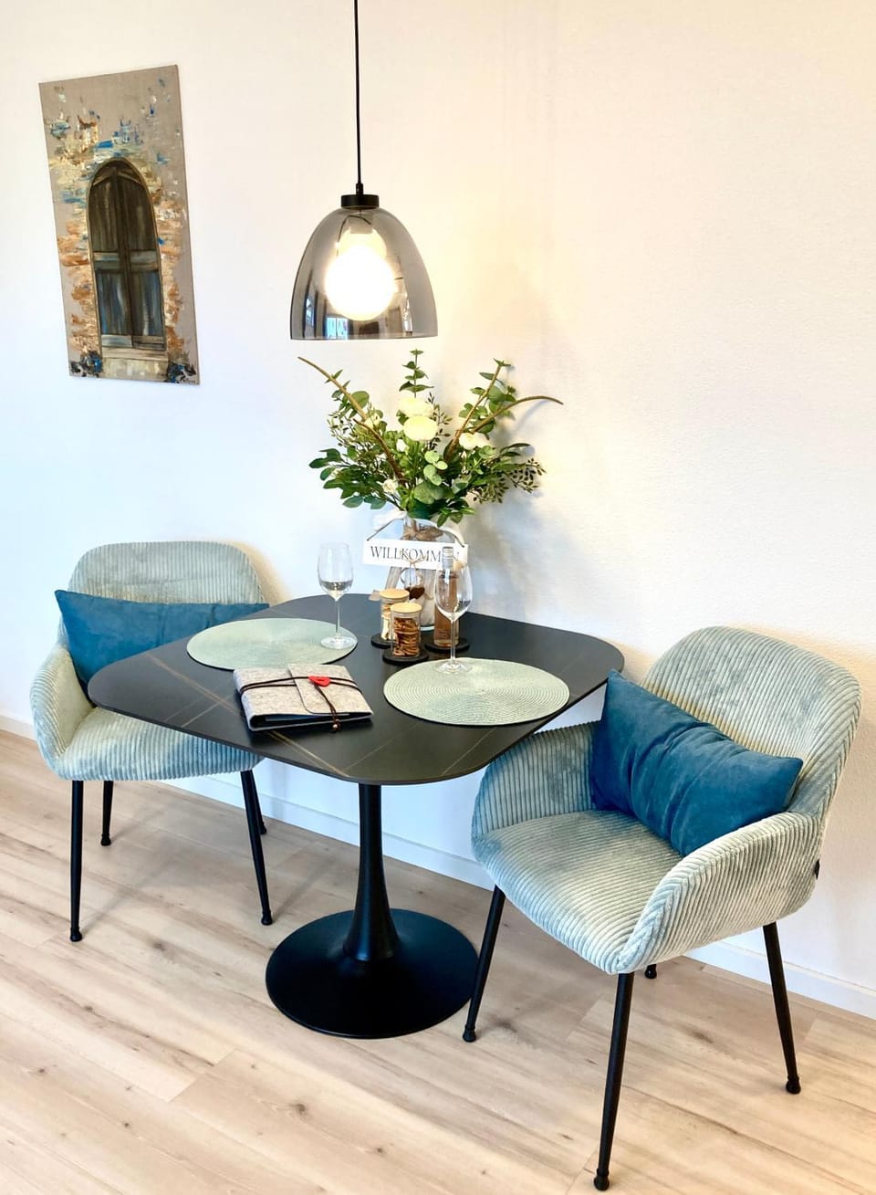 Seating area, Dining area, Food