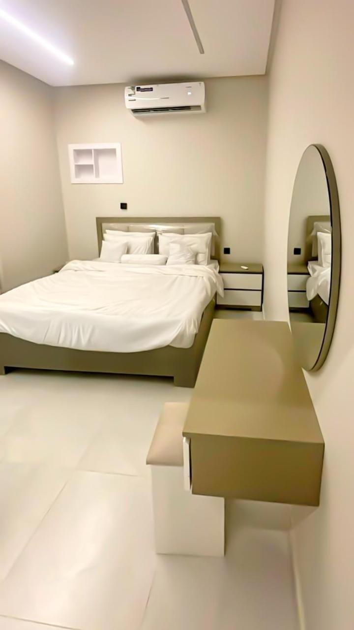Bed, Photo of the whole room, Bedroom, air conditioner