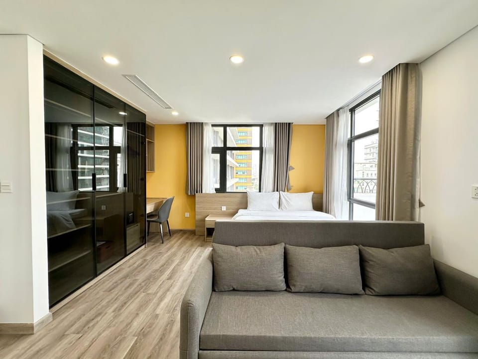 Bed, Seating area