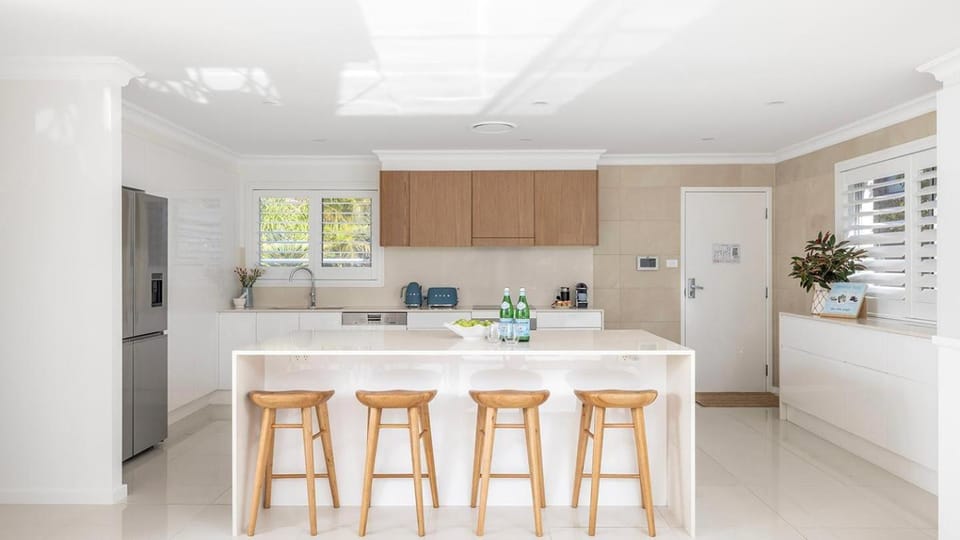 Dutchies Getaway – Elegant Family Home by the Water House in Nelson Bay