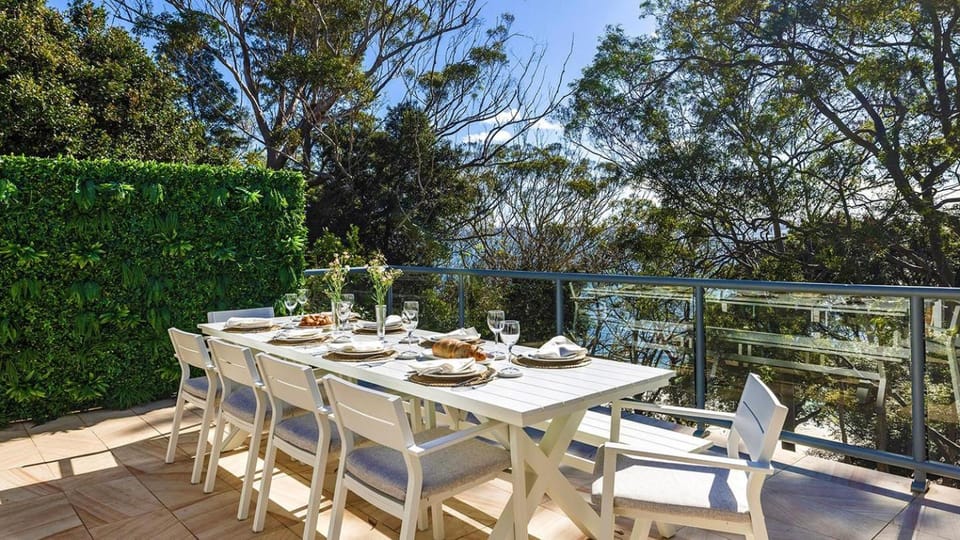 Dutchies Getaway – Elegant Family Home by the Water House in Nelson Bay