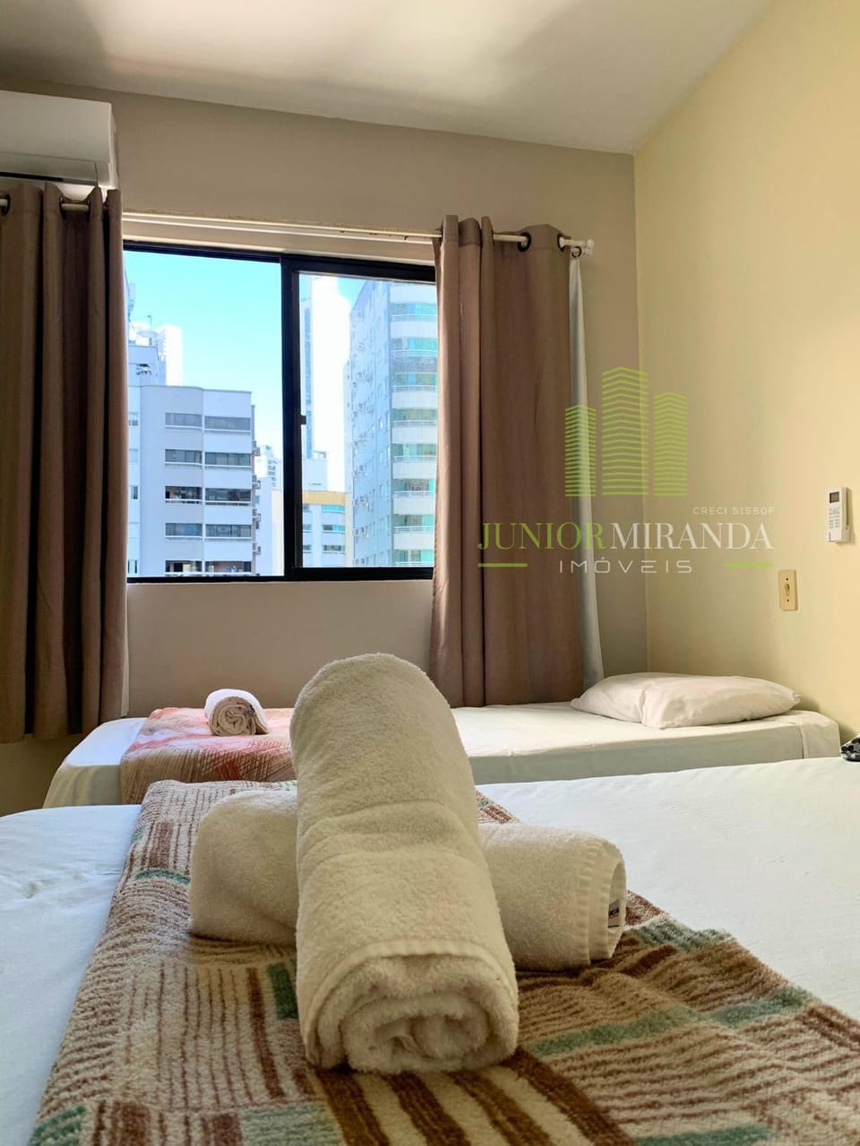 Bed, Day, Bedroom, air conditioner