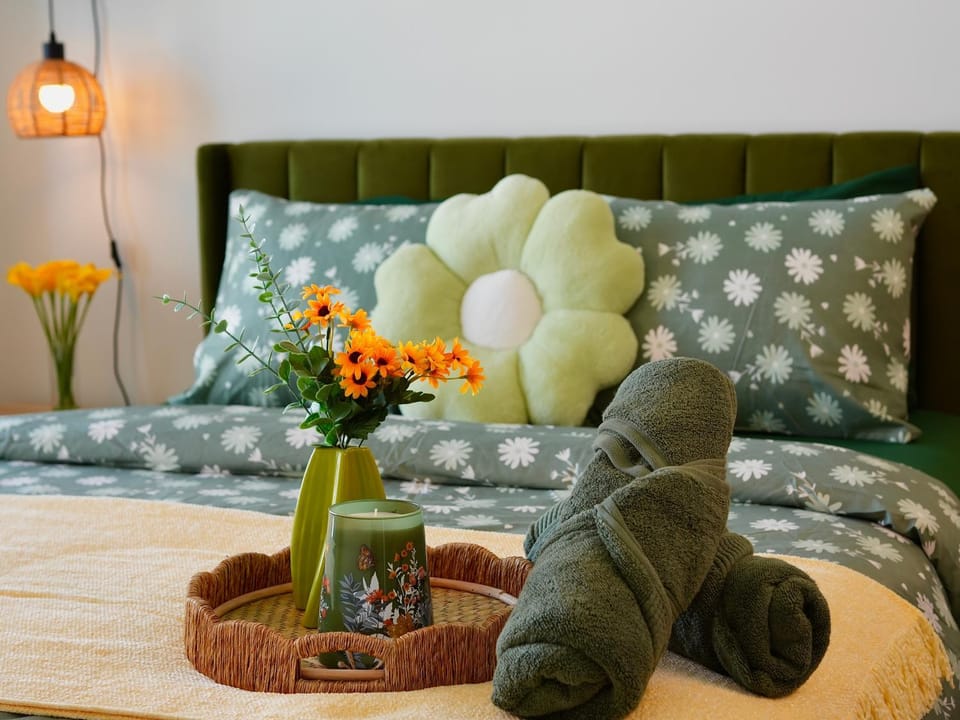 Bedroom, towels