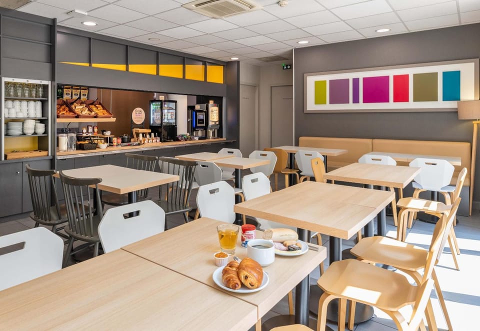 Restaurant/places to eat, Food and drinks, Breakfast, Continental breakfast, Buffet breakfast, Drinks