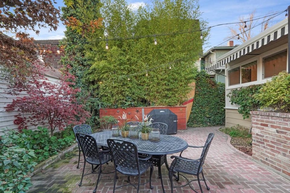 The Veranda on Walnut Luxury Downtown Lodi Stay House in Lodi
