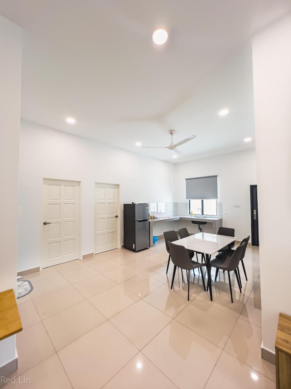 Kitchen or kitchenette, Dining area