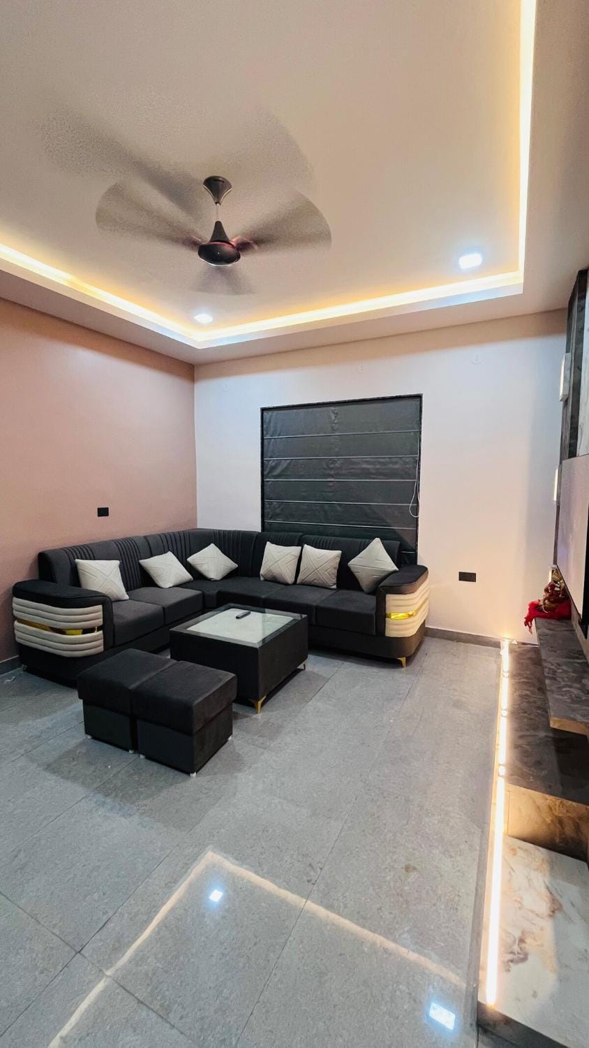 TV and multimedia, Living room, Seating area, air conditioner
