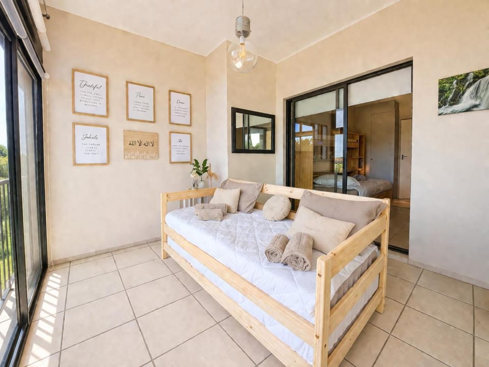Bed, Seating area, Bedroom