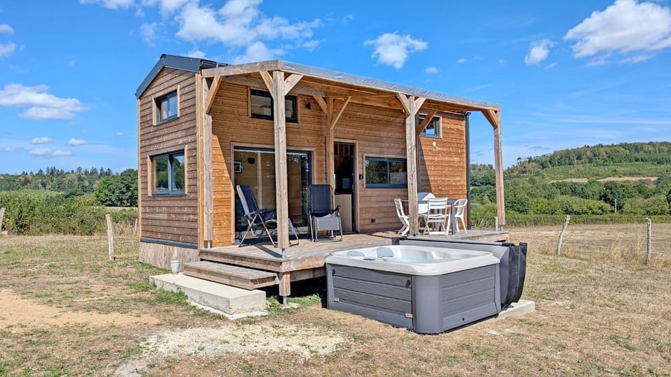 Property building, Hot Tub, Balcony/Terrace, Spa and wellness centre/facilities, Spa and wellness centre/facilities