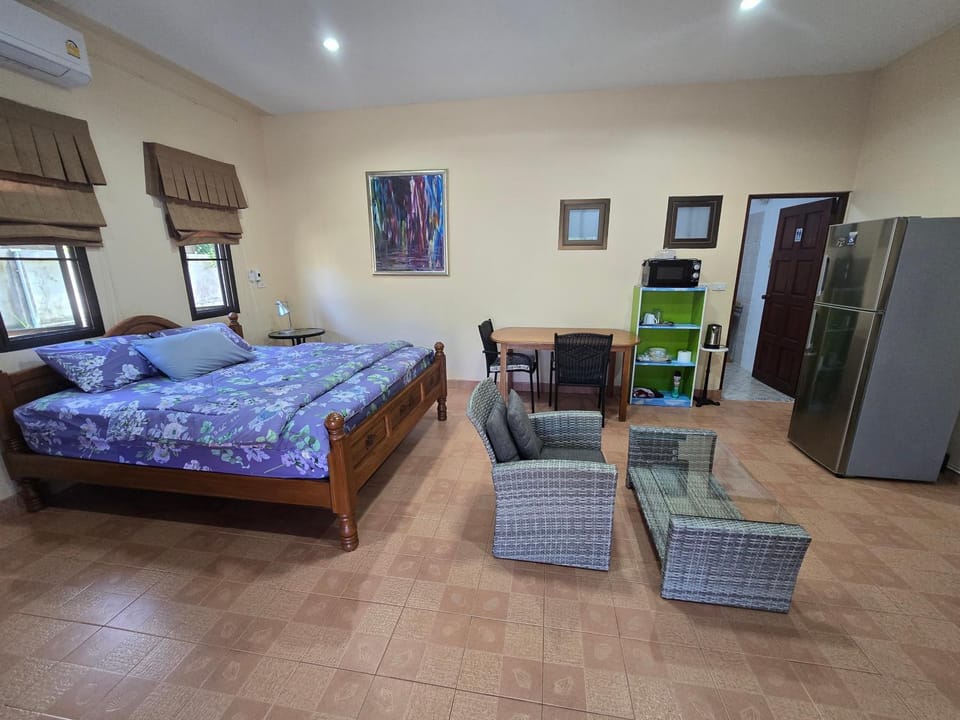 Photo of the whole room, Bedroom