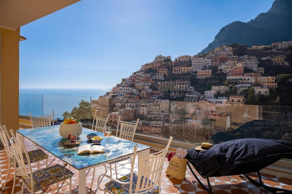Positano Central Terrace Apartment in Positano