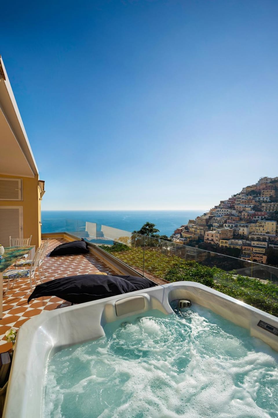 Positano Central Terrace Apartment in Positano