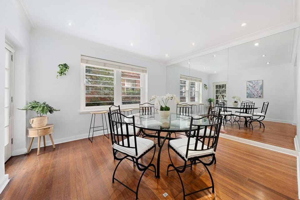 Photo of the whole room, Seating area, Dining area