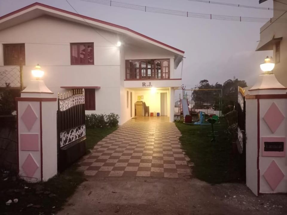 RJ Cottage Bed and Breakfast in Kodaikanal