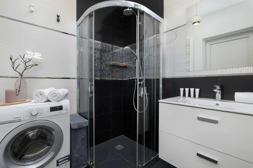 Shower, Bathroom, washing machine