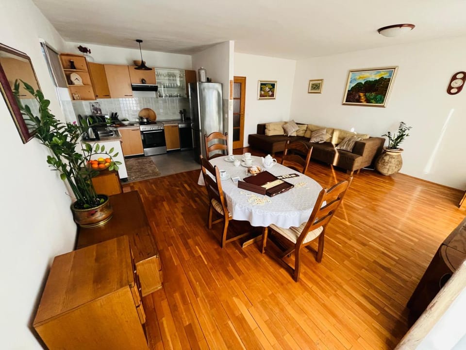 Living room, Seating area, Communal kitchen