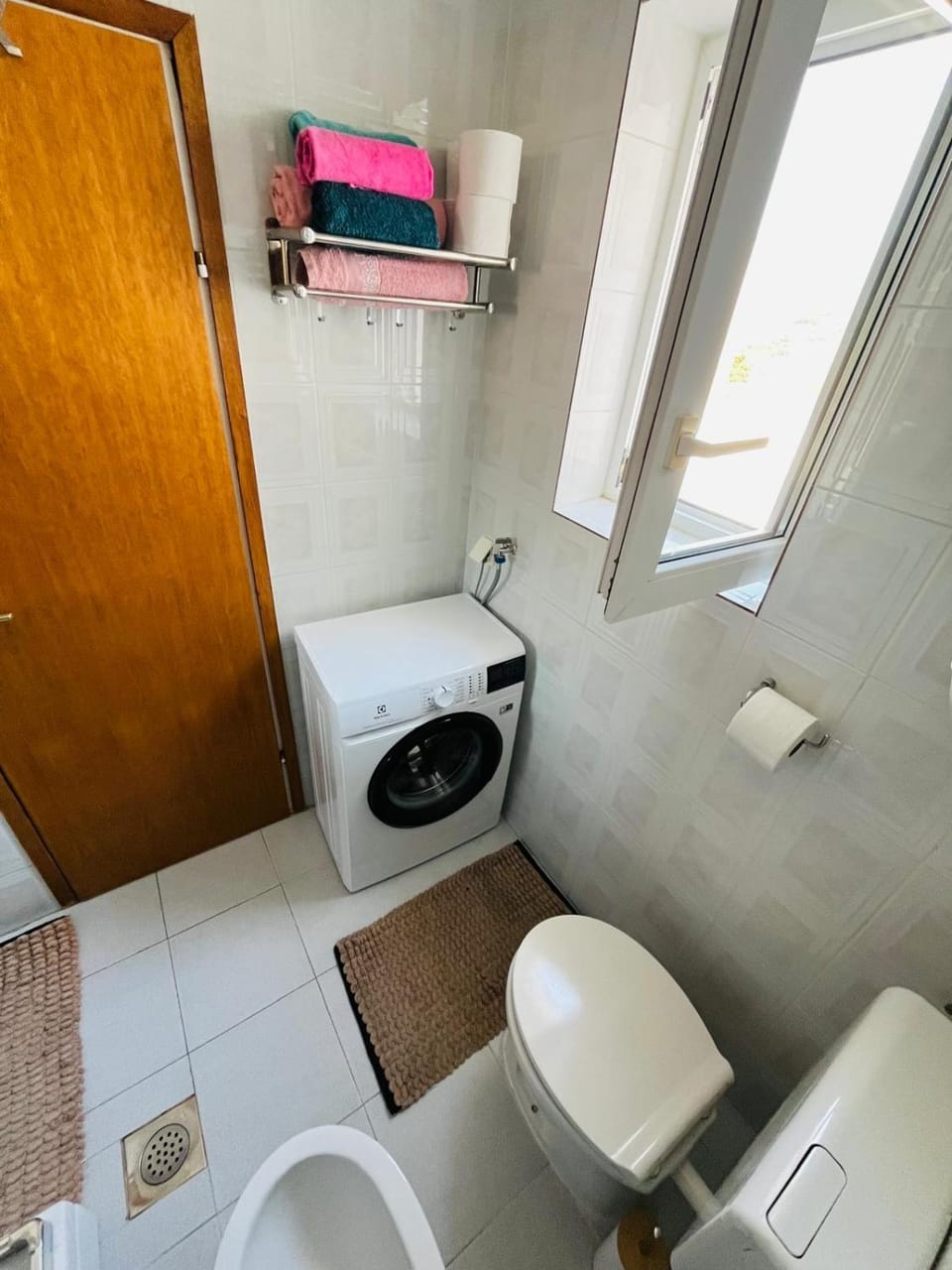 Toilet, washing machine