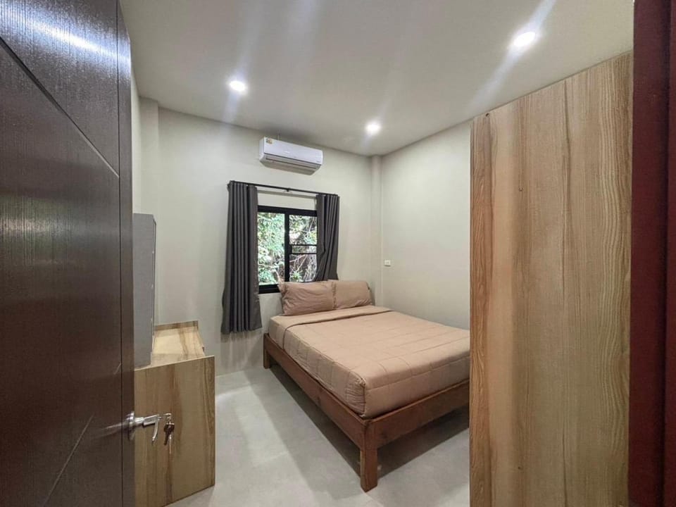 Bedroom, air conditioner