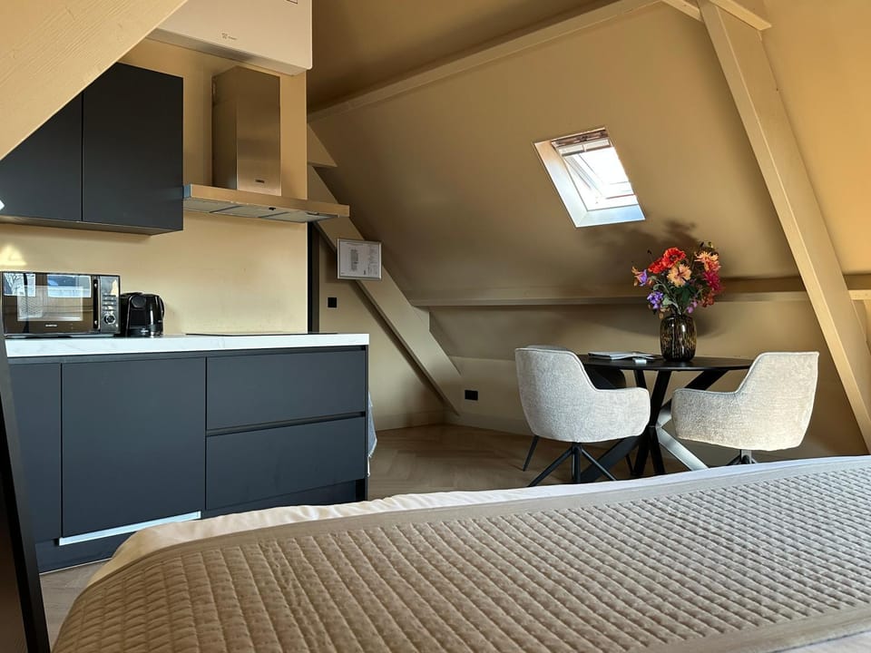 Dining area, Bedroom, kitchen