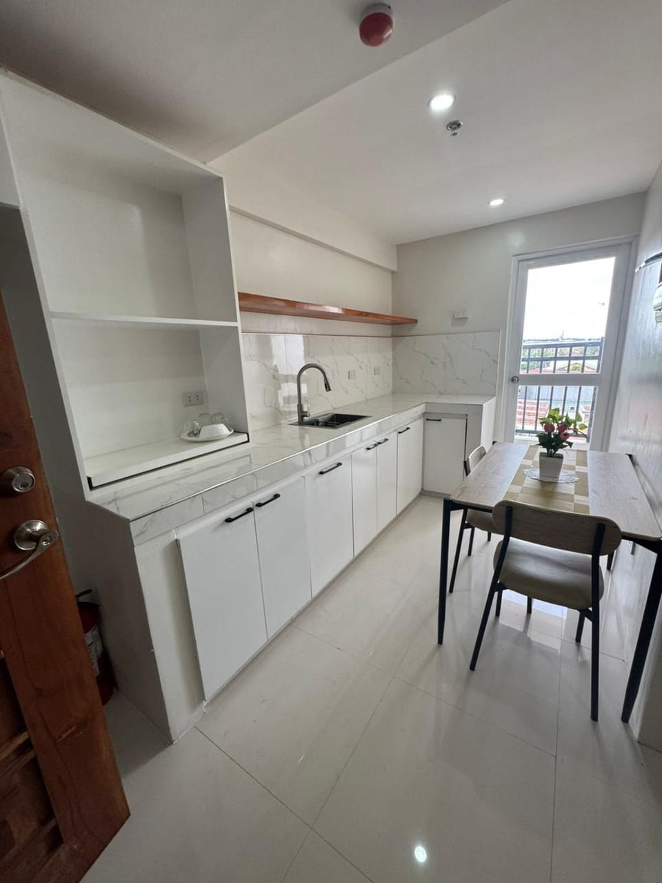 Dining area, kitchen