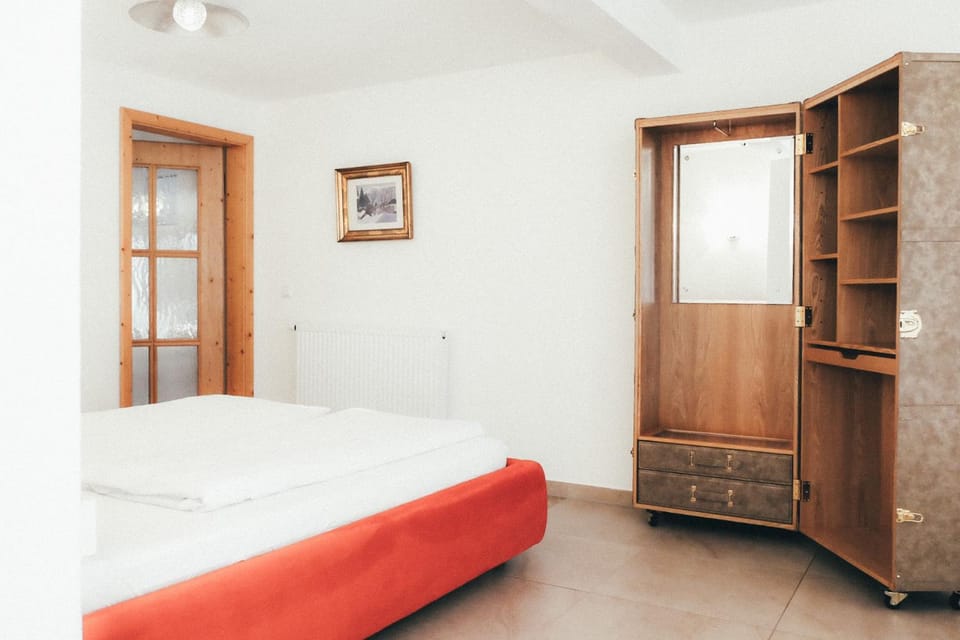 Bed, Photo of the whole room, wardrobe