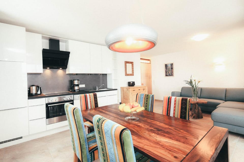 Kitchen or kitchenette, Living room, Seating area, dishwasher, pet friendly, stove