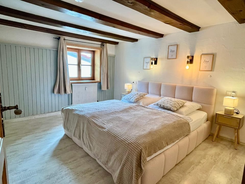Bed, Photo of the whole room, Bedroom